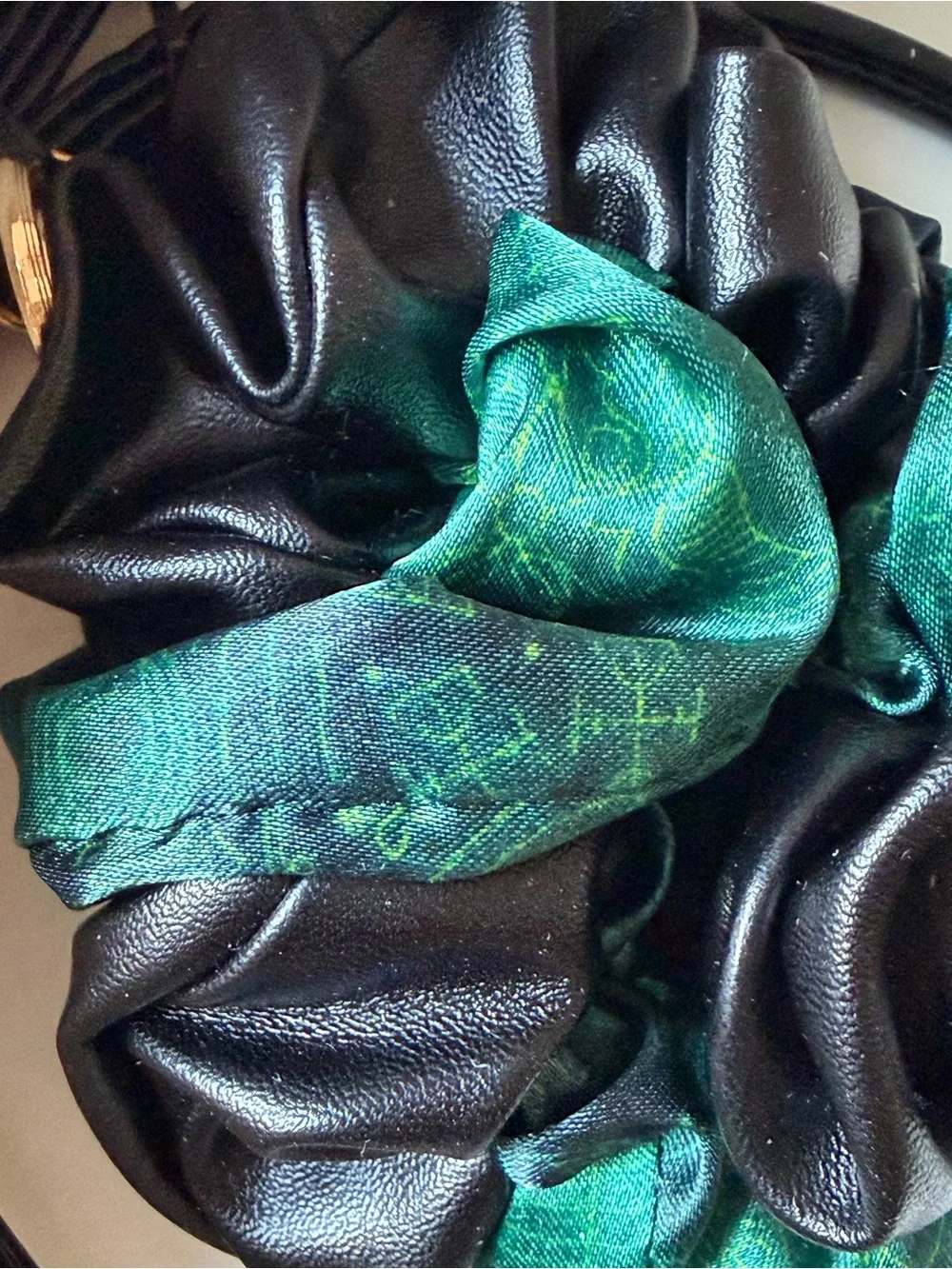 Scünci Wicked Elphaba Bow Headband & Scrunchie 2 Pc Gift Set NWT